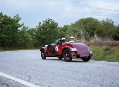 Tavoleto, İtalya. 16 Eylül 2023: FIAT 514 Spider COPPA D 'ALPI 1930 Coppa Nuvolari eski yarış pistinde