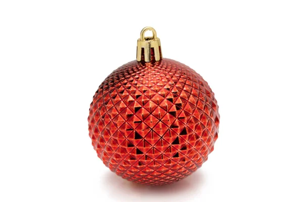 Closeup Rode Kerstbal Geïsoleerd Witte Achtergrond — Stockfoto