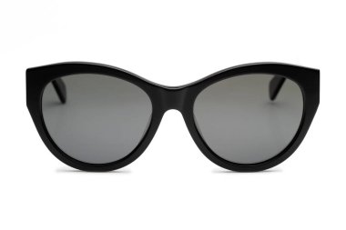 Siyah kadın e-ticaretinin ön görüntüsü beyaz arka planda izole edilmiş güneş gözlükleri..