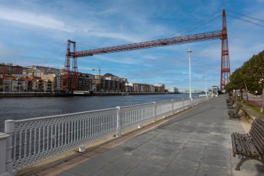Portugalete 'nin nervin nehri üzerindeki ışınlayıcı köprüsü tarihi bir dönüm noktası ve popüler bir turistik merkezdir.