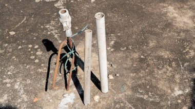 Çatıdaki borular ve tesisatlar, inşaat. Yüksek kalite fotoğraf