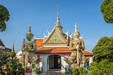 View at the Enter to Wat Arun in Bangkok - Thailand