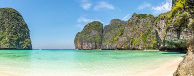 Maya Koyu 'nda Maya Sahili ile Andaman Denizi' ndeki Phi Phi Adası 'nda Yengeç-Tayland' da Ao Nang yakınlarında.