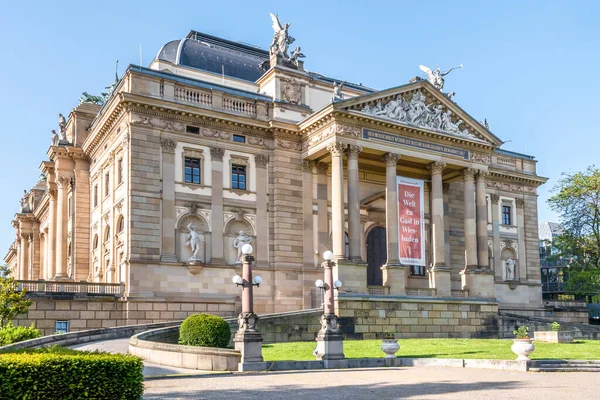 威斯巴登 2023年5月27日 威斯巴登大街上的剧院建筑 威斯巴登是德国中西部的一个城市 也是黑森州的首府 — 图库照片