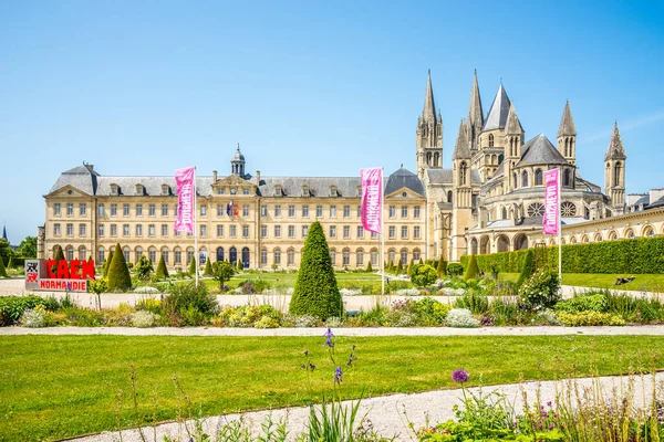 Caen Frankrijk Mei 2023 Uitzicht Het Stadhuis Met Kerk Saint — Stockfoto