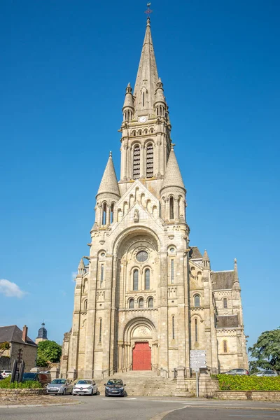 Vitre Frankrike Maj 2023 Utsikt Över Kyrkan Saint Martin Gatorna — Stockfoto