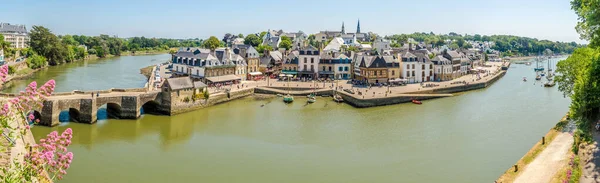 Blick Auf Die Waterfront Der Altstadt Von Auray Mit Saint — Stockfoto