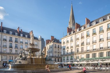 NANTES, FRANCE - HAZİRAN 1.2023 - Nantes 'teki Royal Place' deki Fontain 'a bakın. Nantes, Afrika kıtasında bulunan Loire-Atlantique eyaletinde yer alan bir şehirdir..