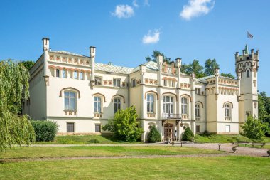 PASZKOWKA, POLAND - 27 Temmuz 2023 - Polonya 'daki Paszkowka kavşağına bakın. Paszkowka Güney Polonya 'da bir köydür.. 