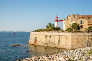 Ajaccio - Korsika, Fransa sokaklarındaki Hisar ve Deniz fenerine bakın.