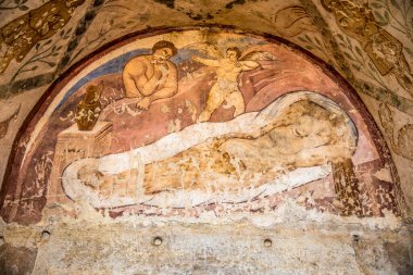 AMRA, JORDAN - 22 Ekim 2023 - Amra Kalesi 'nin içini görün. Qasr Amra, günümüzde Ürdün 'ün doğusunda yer alan en bilinen çöl kalesidir..