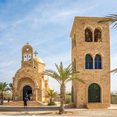 BETHANY, JORDAN - 21 Ekim 2023 - Ürdün 'ün Ötesindeki Bethany' deki Aziz John Kilisesi 'ne bakın. Ürdün 'ün Ötesinde Ürdün Nehri' nin doğu kıyısında yer alır.