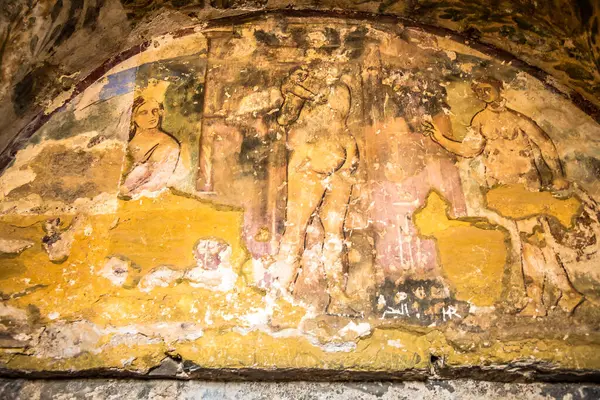 AMRA, JORDAN - 22 Ekim 2023 - Amra Kalesi 'nin içini görün. Qasr Amra, günümüzde Ürdün 'ün doğusunda yer alan en bilinen çöl kalesidir..
