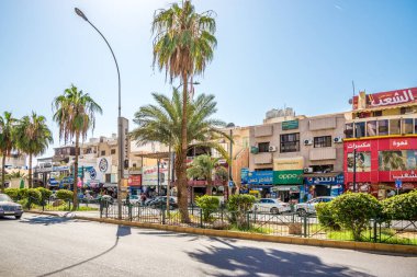 AQABA, JORDAN - 25 Ekim 2023 - Costal City Akabe sokaklarında. Akabe Ürdün 'deki tek kıyı kentidir..