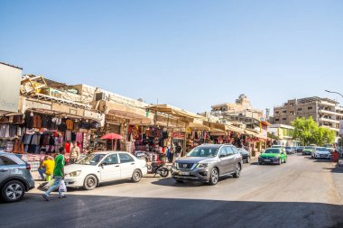 AQABA, JORDAN - 25 Ekim 2023 - Costal City Akabe sokaklarında. Akabe Ürdün 'deki tek kıyı kentidir..