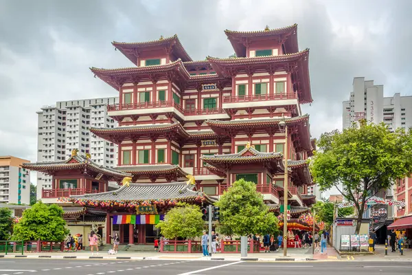 ŞARKI - 23 Ocak 2024 Singapur sokaklarındaki Buda Dişi Kalıntısı Tapınağı 'na bakın. Singapur, Güneydoğu Asya 'da bağımsız bir ada ve şehir devletidir..