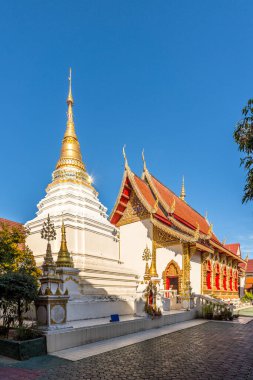 Chiang Mai-Tayland sokaklarındaki Wat Dok Euang yakınlarındaki Stupa 'ya bakın.