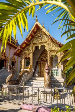 Tayland 'da Chiang Mai caddelerinde Tung Yu' nun Wat 'ına bakın.