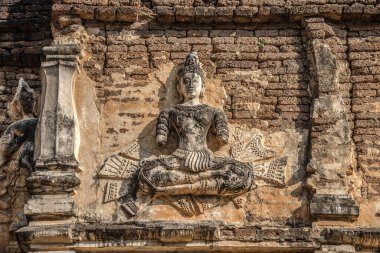 Tayland 'ın Chiang Mai şehrinin sokaklarında Jed Yod' un Wat 'ının dekorasyonuna bakın..