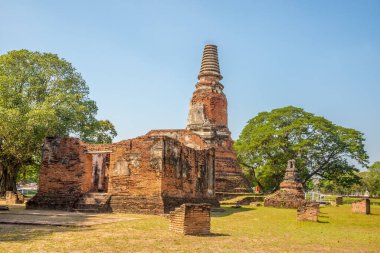 Ayutthaya-Tayland sokaklarındaki Langkhadum Wat harabelerine bakın.