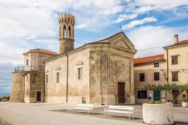 Slovenya 'nın Piran caddelerindeki Sağlık Kilisesi Kilisesi' ne bakın.