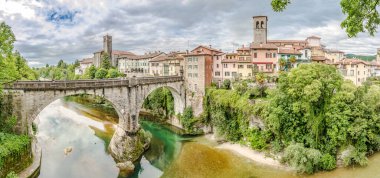 Cividale del Friuli 'deki Devil Köprüsü' nde panoramik manzara