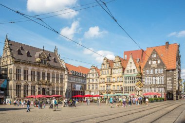 BREmen, Almanya - 25 Mayıs 2024 - Bremen 'in ana yerinde görüş. Bremen, Almanya 'nın en uzun nehri olan Weser Nehri üzerindeki en büyük şehirdir..