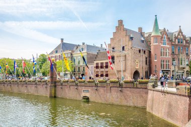 HAGUE, NETHERLANDS - 21 Mayıs 2024 - Haguar sokaklarındaki Prison Gate Müzesi 'nin binasına bakınız. Lahey, Hollanda' nın Güney Hollanda eyaletinin başkentidir..