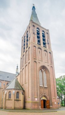 Hollanda 'daki Groenlo sokaklarındaki Aziz Calixtus Bazilikası' na bakın.