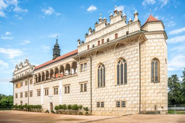 Litomysl şehrinin sokaklarındaki Litomysl kalesine bakın - Çek Cumhuriyeti