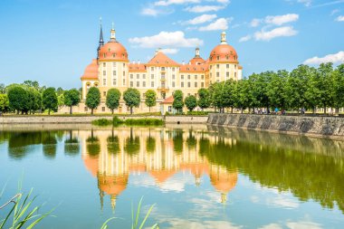 Almanya 'nın Dresden yakınlarındaki Moritzburg Şatosu' na bakın.