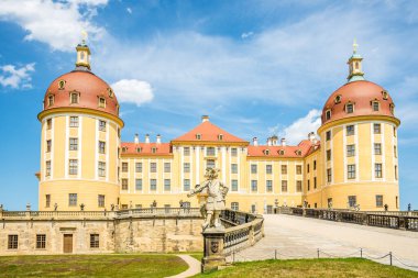 Almanya 'nın Dresden yakınlarındaki Moritzburg Şatosu' na bakın.