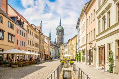 Wittenberg caddelerindeki All Saints Kilisesi 'nde Tanık Koruma Programı 16 Temmuz 2024. Wittenberg, Almanya 'da Saksonya-Anhalt eyaletinde yer alan bir şehirdir..