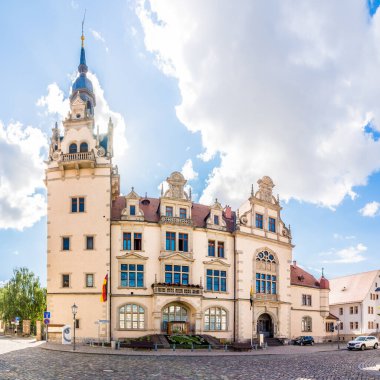 BERNBURG, ALMANY - 16 Temmuz 2024 - Bernburg sokaklarındaki belediye binasında görüş. Bernburg, Almanya 'da Saksonya-Anhalt eyaletinde yer alan bir şehirdir..