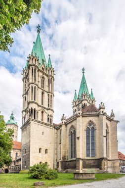 Naumburg-Almanya sokaklarında Aziz Peter ve Paul Katedrali 'ne bakın.