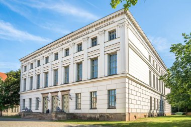 Halle - Almanya sokaklarındaki Martin Luther Üniversitesi 'ne bakın.