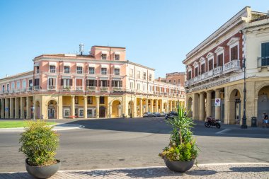 CROTON, İTALYA - EYLÜL 1.2024 Crotone caddelerini izleyin. Crotone İtalya 'nın Calabria şehrinde bir şehirdir..