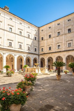 Montecassino Manastırı Avlusu 'na bakın - İtalya