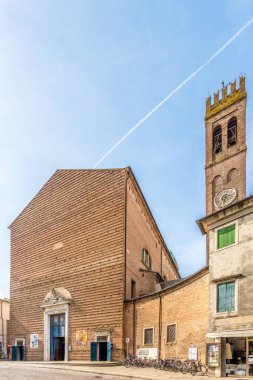 ESTE, ITALY - EPTEMBER 8.2024 - Este kasabasındaki Santa Maria della Grazie Kilisesi 'nde manzara. Este, İtalya 'nın kuzeyindeki Veneto bölgesinde, Padua ili' ne bağlı bir kasabadır..