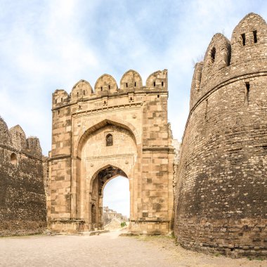 Rohtas Kalesi - Pakistan 'daki Şah Chandwali Kapı Kompleksi' ne bakın.