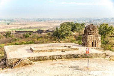 Rohtas Kalesi, Pakistan 'daki Rani Mahal binasına bakın.