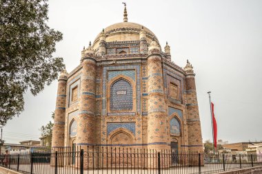MULTAN, PAKISTAN - 16 Şubat 2025 - Multan yakınlarındaki Şah Ali Ekber Miani 'nin Mezarı' nda Manzara. Multan Pakistan 'ın Punjab şehrinde Chenab nehrinin kıyısında yer alan bir şehirdir..
