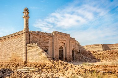 Pakistan 'da Cholistan Çölü yakınlarındaki Derawar Kalesi' nin kalıntılarına bakın.