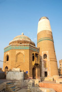 Pakistan 'ın Sukkur kentindeki Şah Masoom Minaresi' ne bakın.