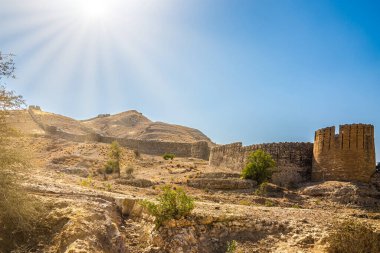 Ranikot Kalesi 'ne bakın. Sindh Seddi olarak da bilinir. Pakistan.