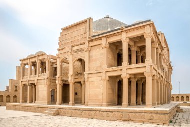 Pakistan yakınlarındaki Makli Necropole 'a bakın.