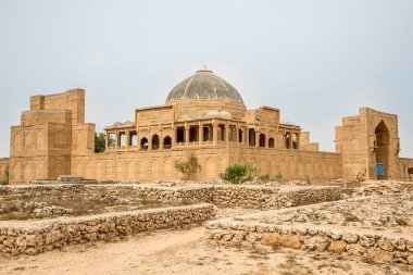 Pakistan yakınlarındaki Makli Necropole 'a bakın.