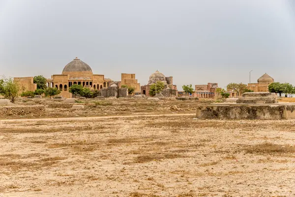 Pakistan yakınlarındaki Makli Necropole 'a bakın.