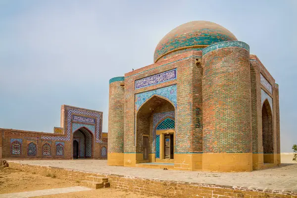 Pakistan yakınlarındaki Makli Necropole 'a bakın.