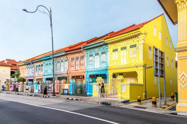 SINGAPORE - 3 Mayıs 2023 - Singapur sokaklarındaki Peranakan Evleri 'ne bakın. Singapur, Güneydoğu Asya 'da bağımsız bir ada ve şehir devletidir..